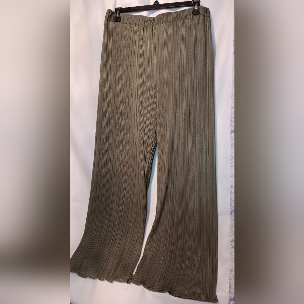 Gianni Bini XL Pleated Trousers in Basil Green Elastic waist Wide Leg